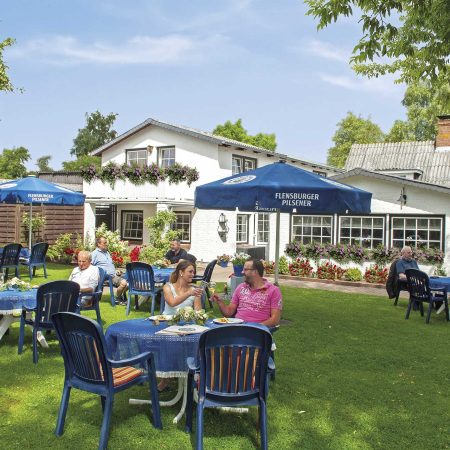 Unser Rasenfläche um die sommerlichen Stunden zu genießen