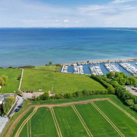 Luftbild von unserem schönen Fähr-Café mit Hafennähe